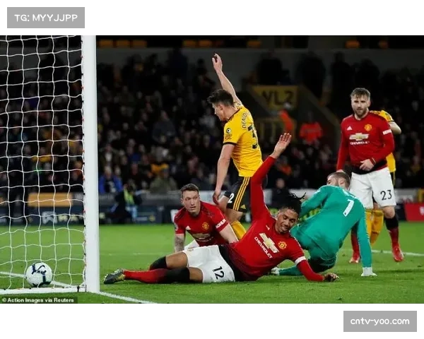 “官方消息：曼联中场梅努恢复完整合练，有望在转换进攻中提供活力”